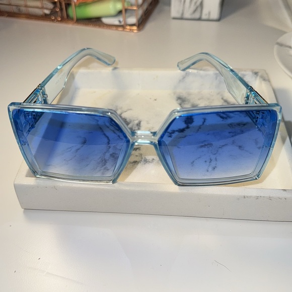 SUNGLASSES 🕶️ - Picture 2 of 6